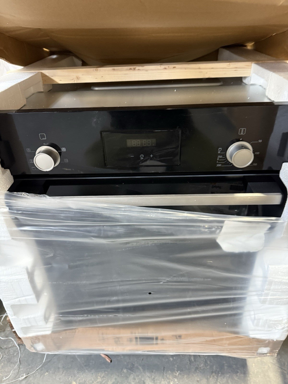 Bosch HHF113BA0B Built-in Single Multifunction Oven - Black RRP £329