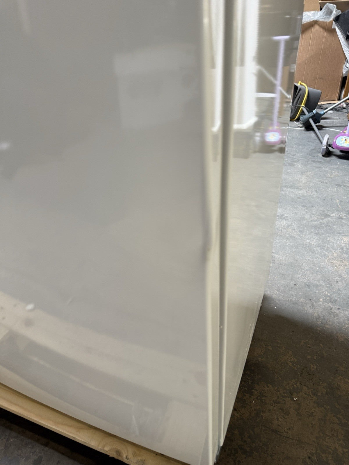 Beko CFG4582W 50:50 Freestanding Frost Free Fridge Freezer (Marks)