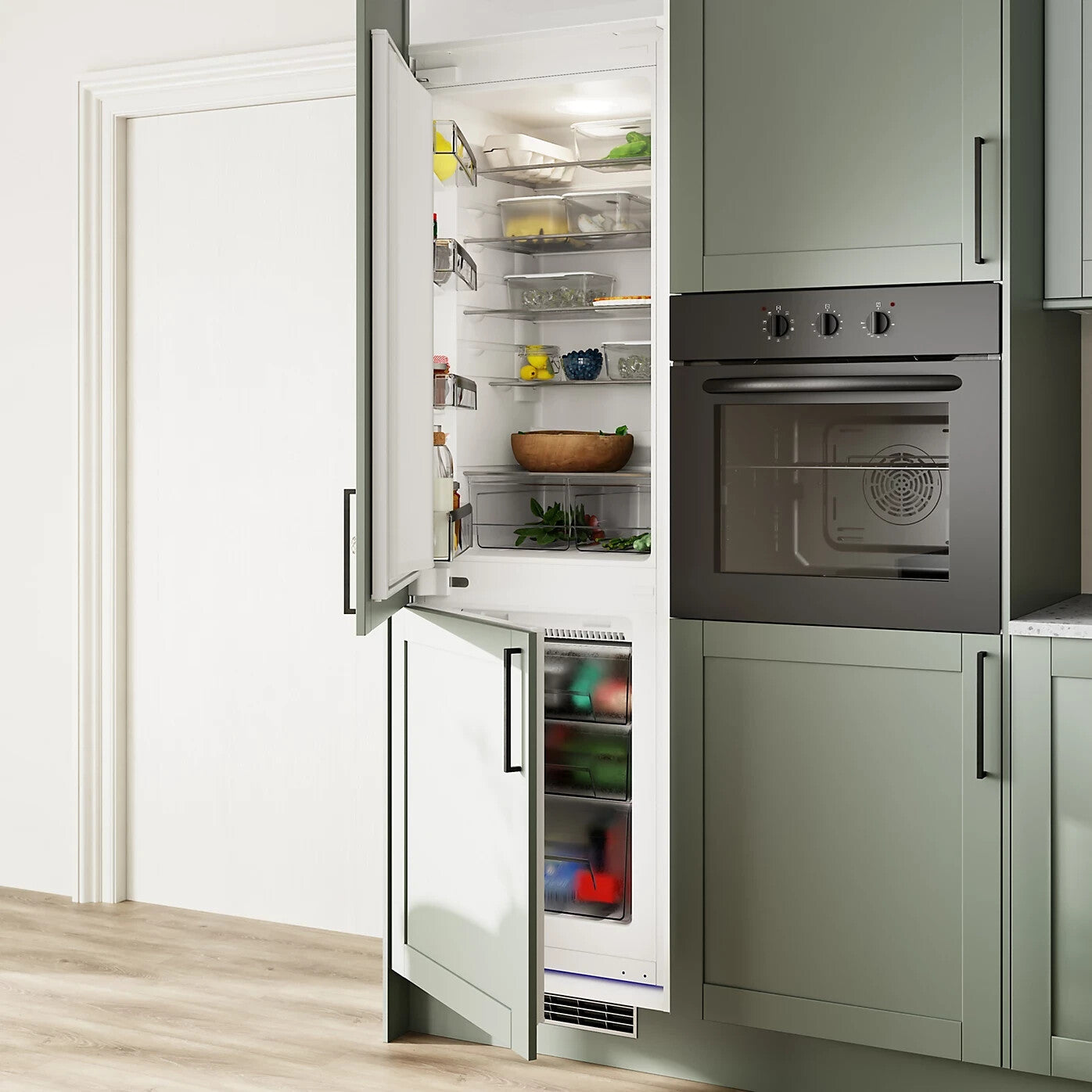 GoodHome GHBI7030FFUK 70:30 Classic Integrated Automatic defrost Fridge freezer