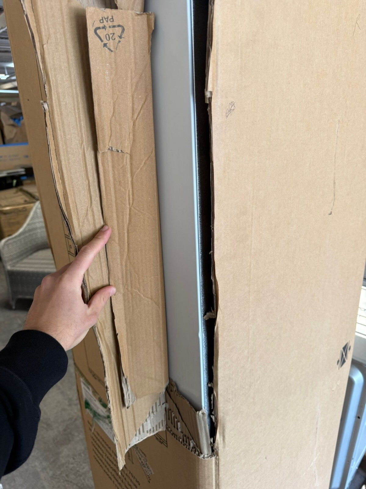 GoodHome GHBI7030FFUK 70:30 Classic Integrated Automatic defrost Fridge freezer