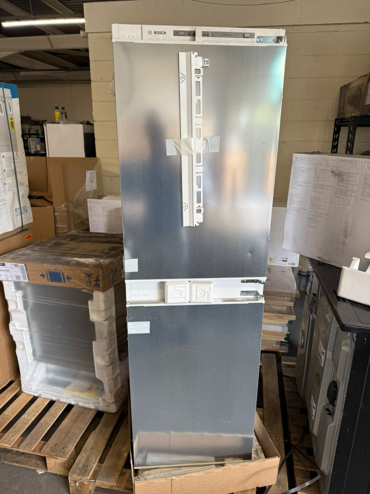 Bosch KIV85VSF0G 50:50 Traditional Integrated Fridge freezer - White