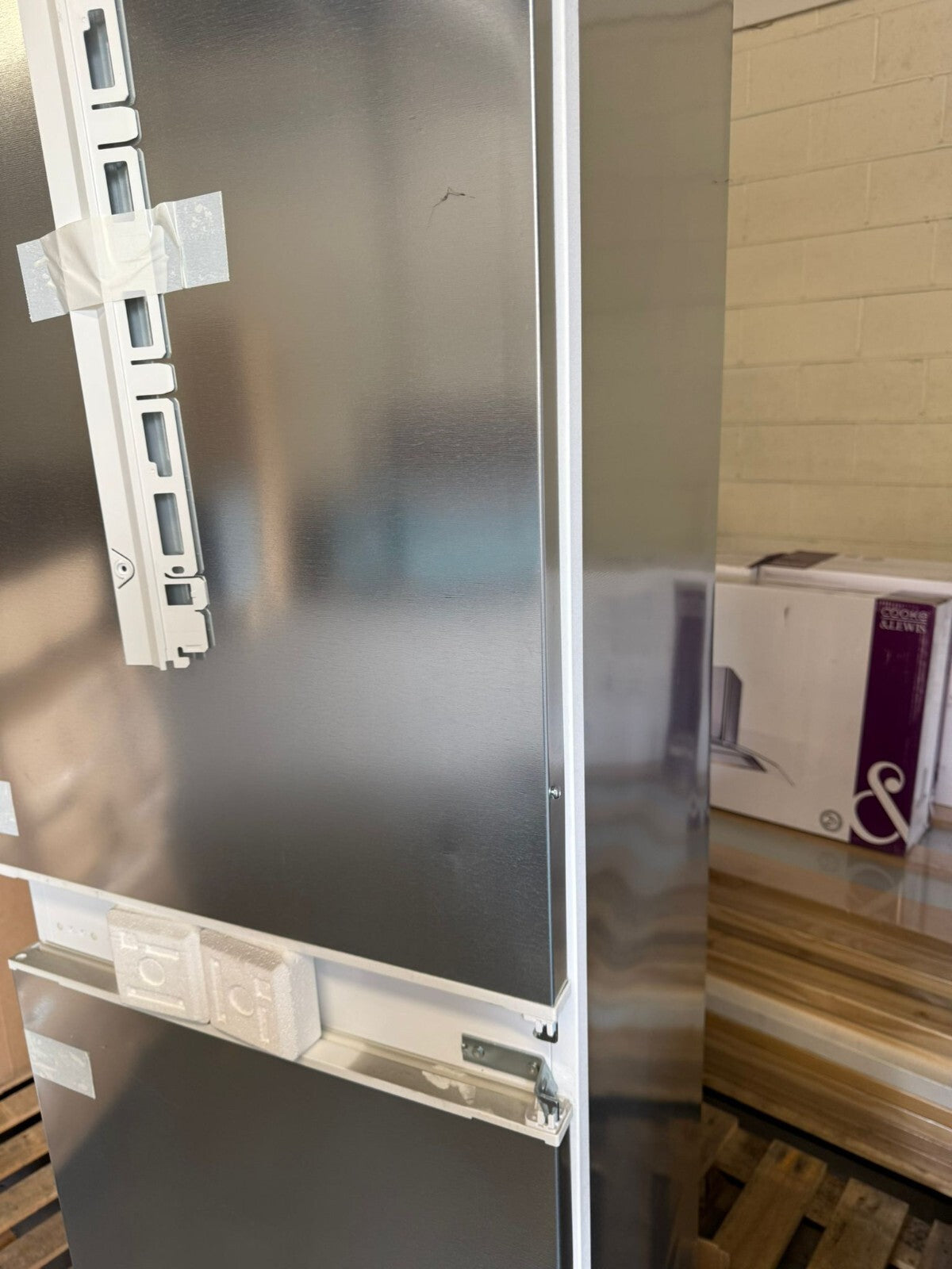 Bosch KIV85VSF0G 50:50 Traditional Integrated Fridge freezer - White