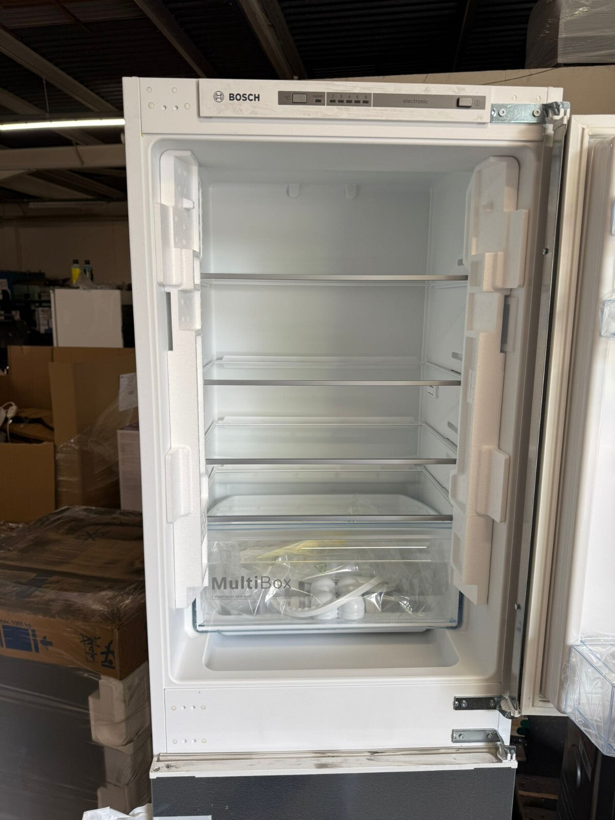 Bosch KIV85VSF0G 50:50 Traditional Integrated Fridge freezer - White