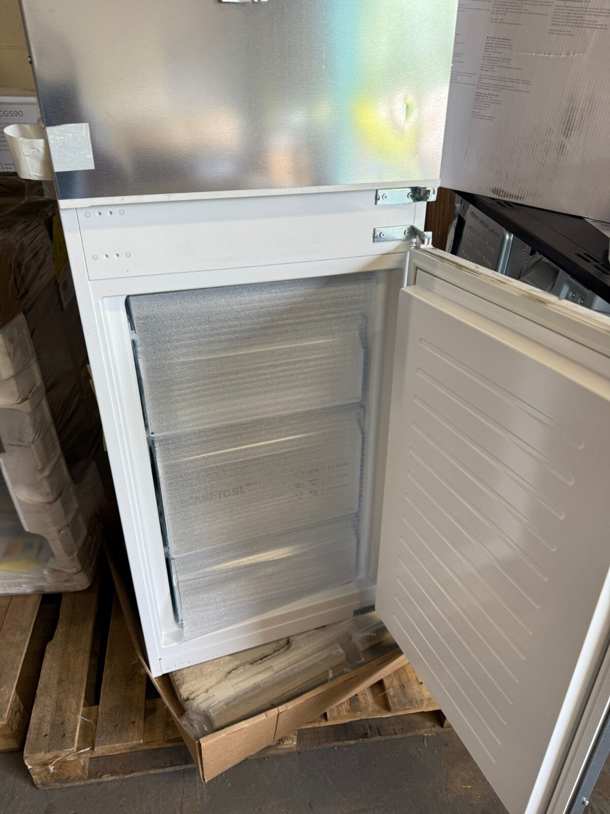 Bosch KIV85VSF0G 50:50 Traditional Integrated Fridge freezer - White