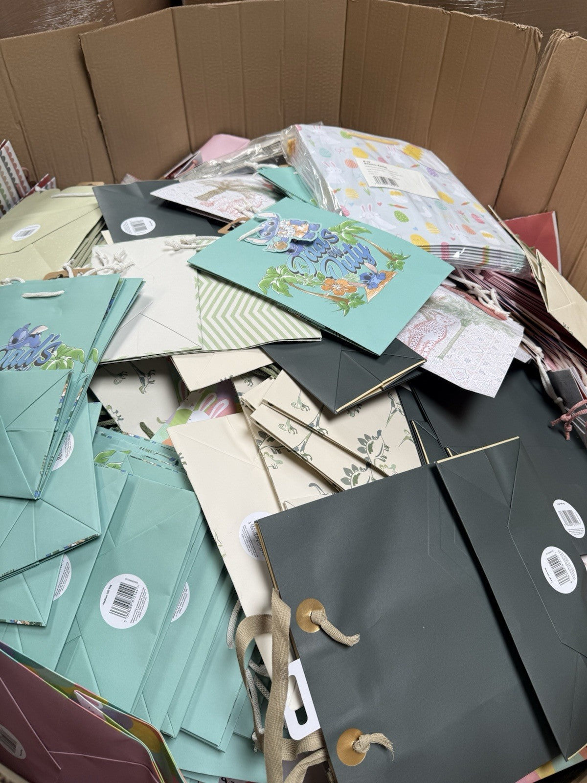 Seasonal Gift Bags Joblot Wholesale Overstock 500 Bags