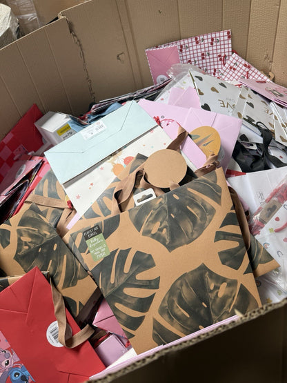 Seasonal Gift Bags Joblot Wholesale Overstock 500 Bags