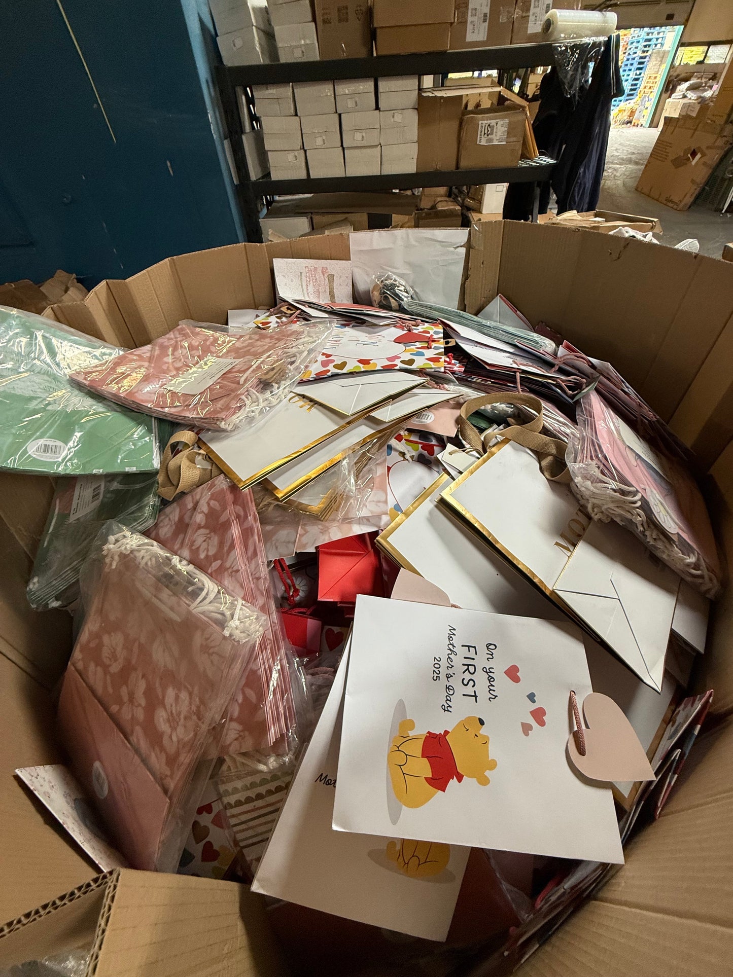 Seasonal Gift Bags Overstock Pallet Joblot Wholesale 3,000+ Bags